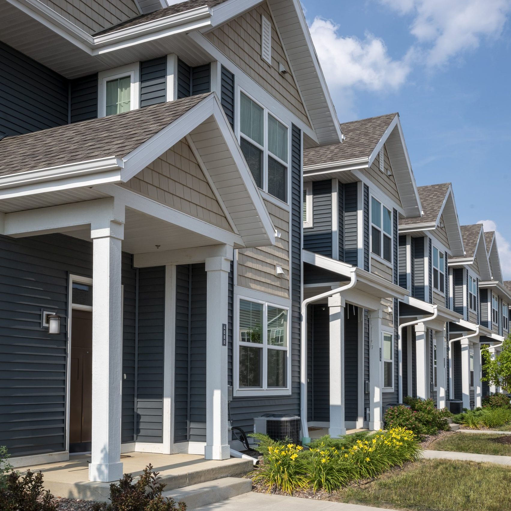 arrow-exterior-design-family-residential-siding-madison-wi