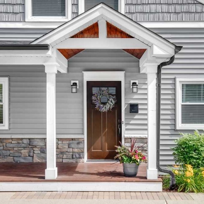 craftsman-home-gray-shingle-lap-siding-installation-arrow-exterior-design-wisconsin